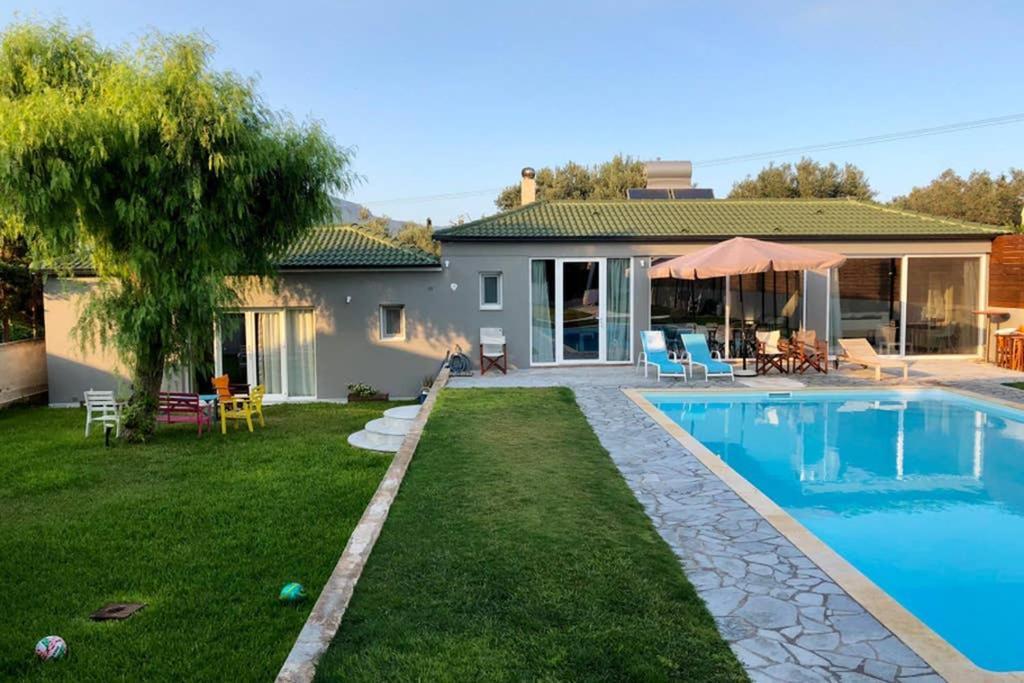 Sunlit Pool House Villa Posidhonía Екстериор снимка